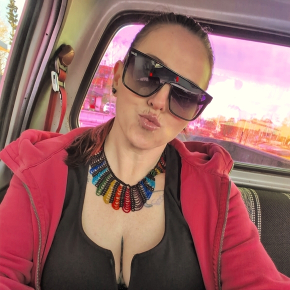 Meet your Posher, Gretchen - Picture 2 of 2